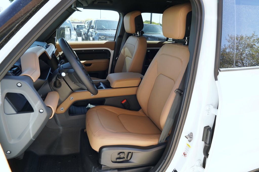 New 2026 Fuji White Land Rover X-Dynamic SE image 12
