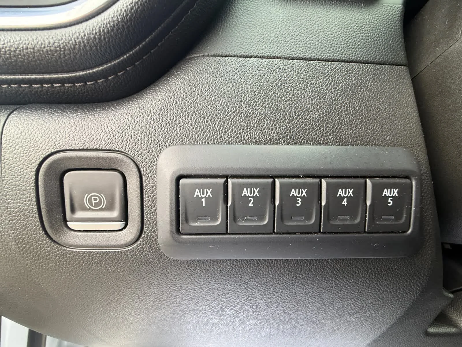 Used 2022 Iridescent Pearl Tricoat Chevrolet High Country image 37