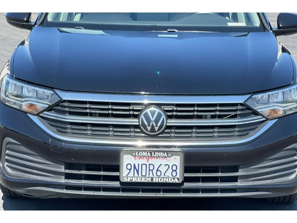 Used 2023 Deep Black Pearl Volkswagen SE image 11