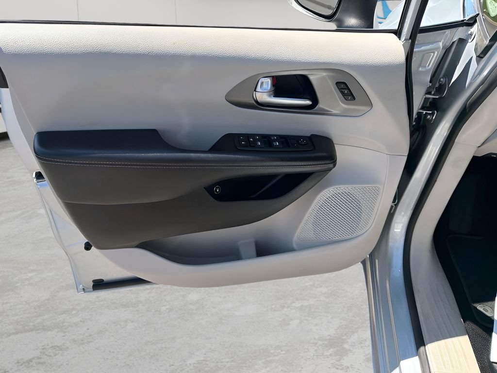 Used 2023 Silver Mist Clearcoat Chrysler Touring L image 19