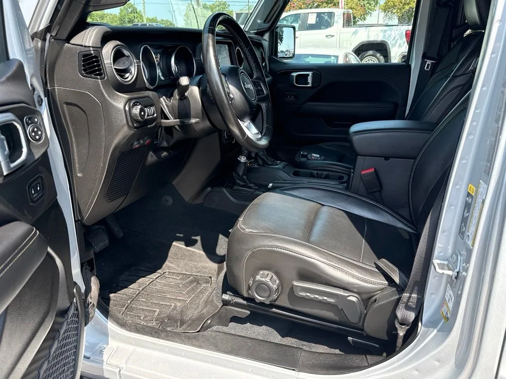 Used 2022 Silver Jeep Unlimited Sahara image 13
