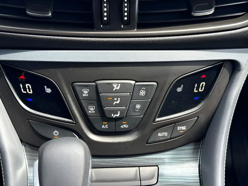 Used 2020 White Buick Essence image 10