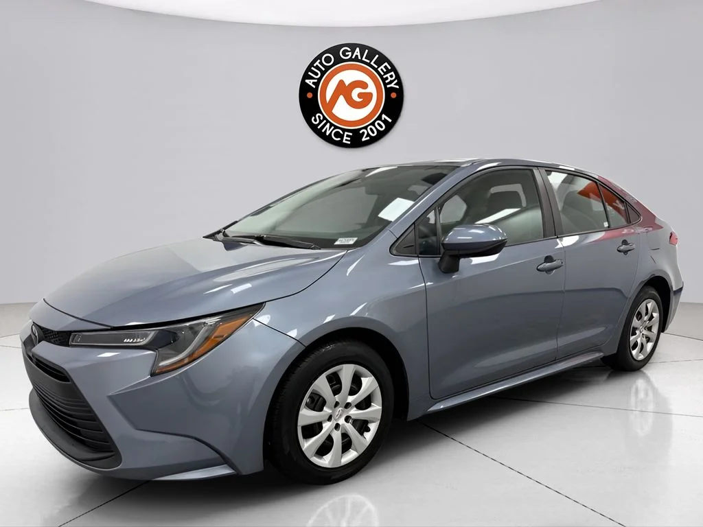 Used 2024  Toyota LE image 3