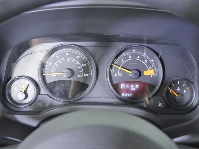 Used 2015 Gray Jeep Altitude image 27
