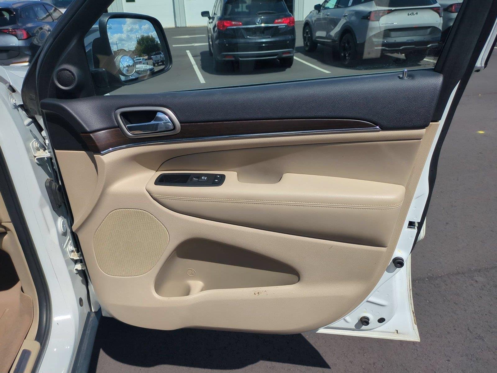 Used 2015 Bright White Clearcoat Jeep Limited image 36
