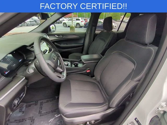 Used 2025 White/off-white Jeep Laredo X image 16