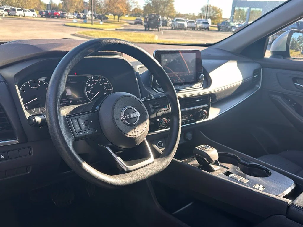 Used 2022 Silver Nissan SV image 13