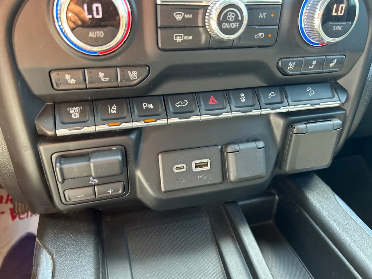 Used 2020 CARBON BLACK METALLIC GMC Denali image 14