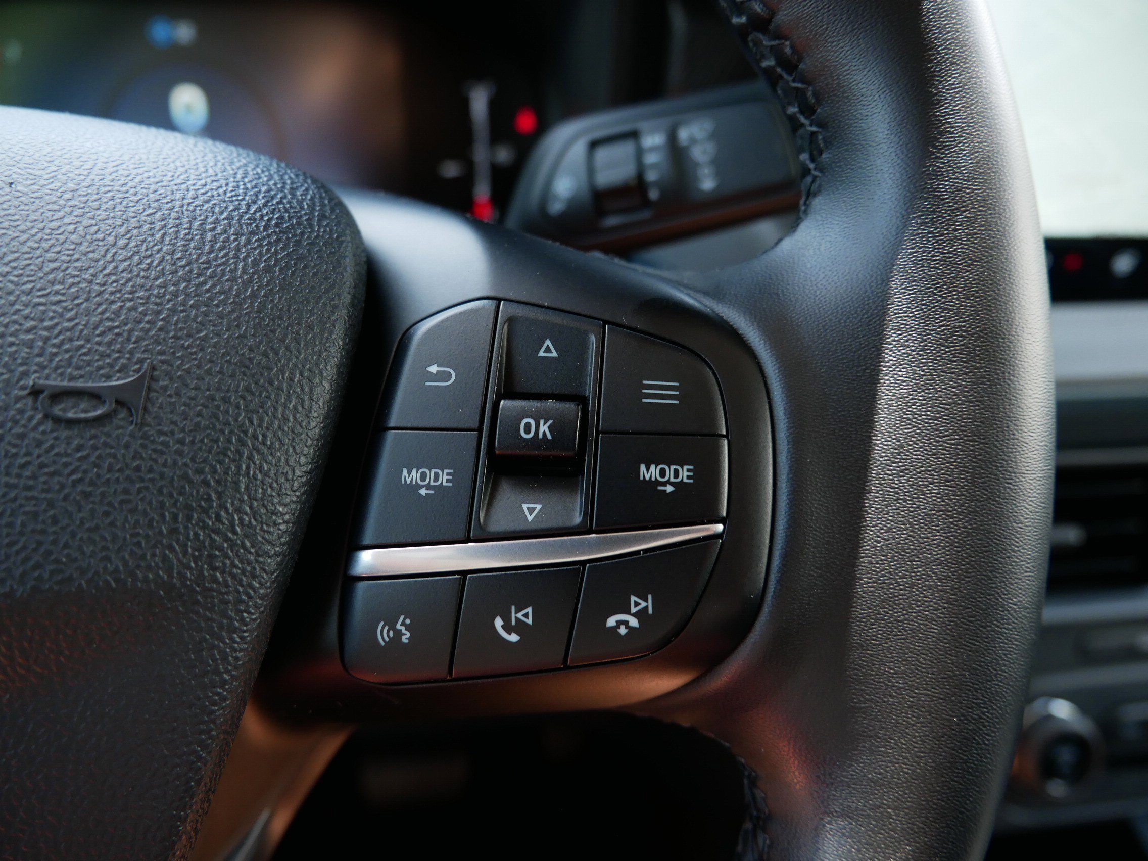 Used 2025 Gray Ford Lariat image 26