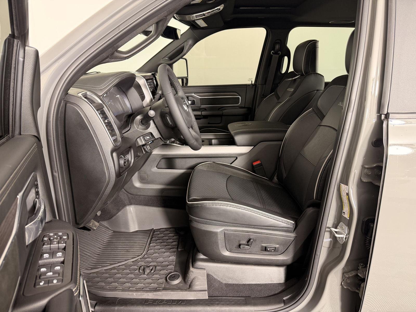 2026 RAM 3500 Laramie - Photo 12