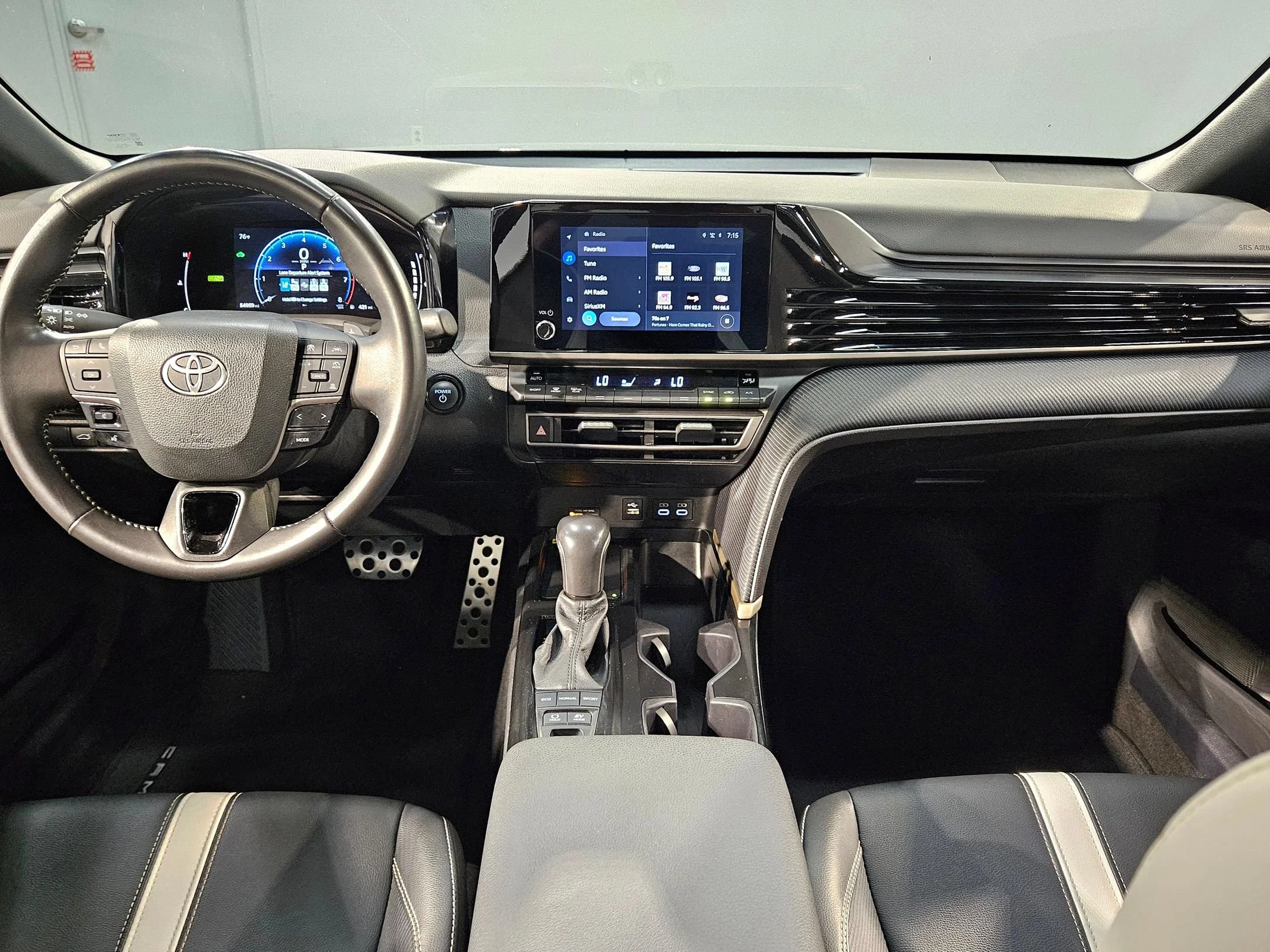 Used 2025 Ocean Gem Toyota SE image 10