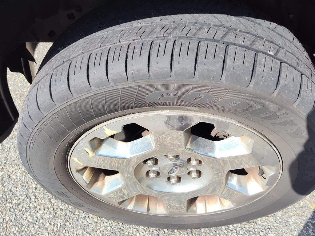 Used 2012 Tuxedo Black Metallic Ford Lariat image 4