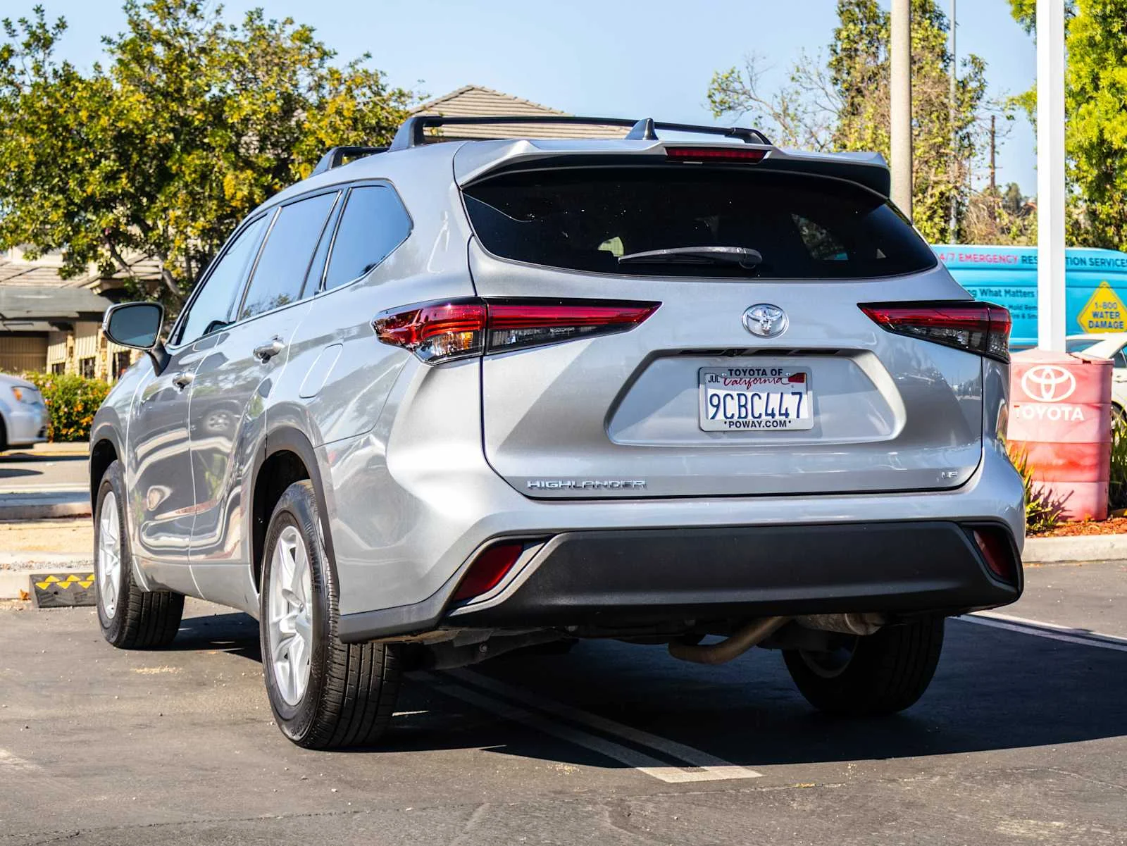 Used 2022 Silver Toyota LE image 7