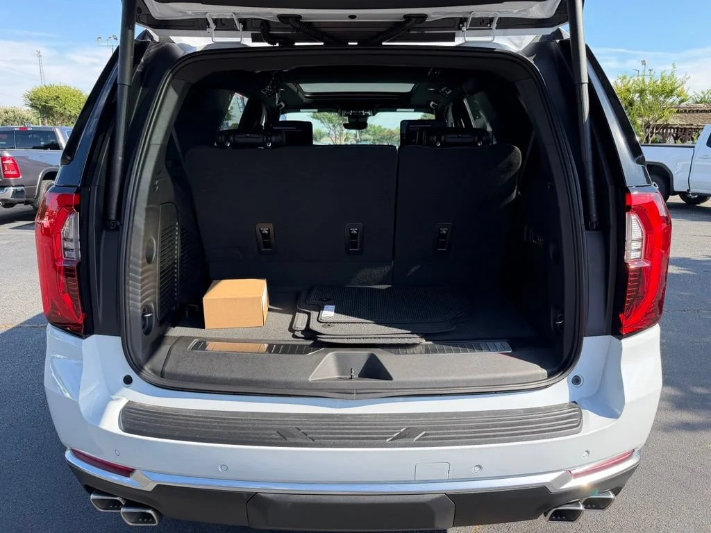 2026 GMC Yukon Denali - Photo 23