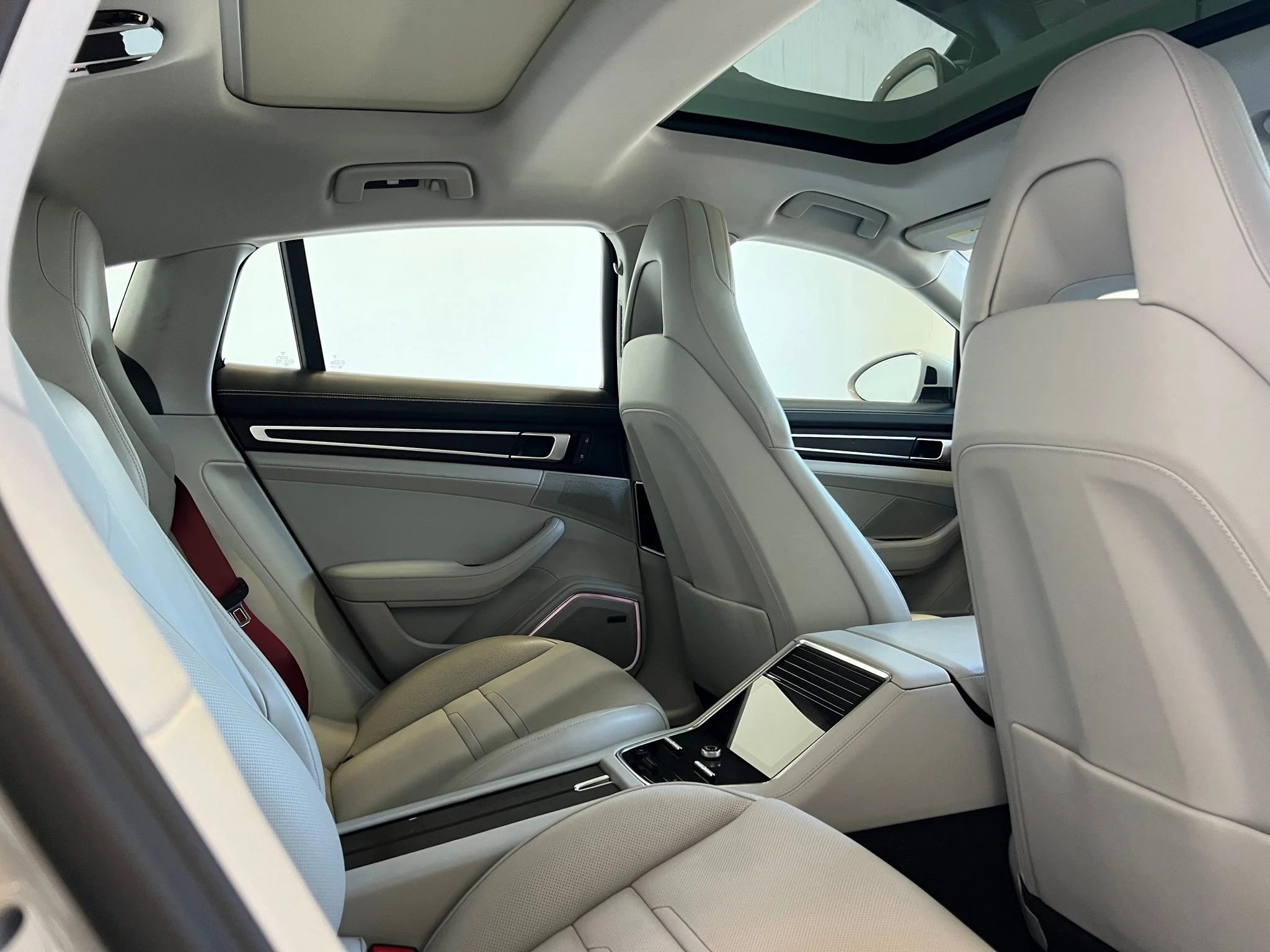 Used 2023  Porsche 4 Platinum Edition image 14