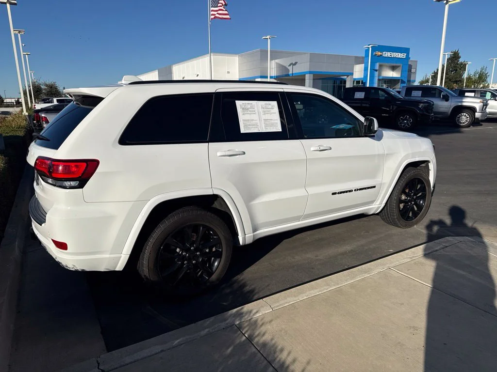 Used 2022 White Jeep Laredo X image 2