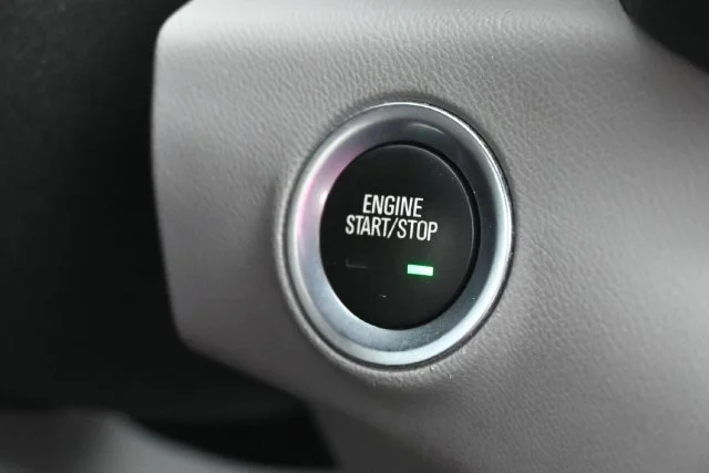 Used 2018 BLUE STEEL METALLIC GMC SLE image 18