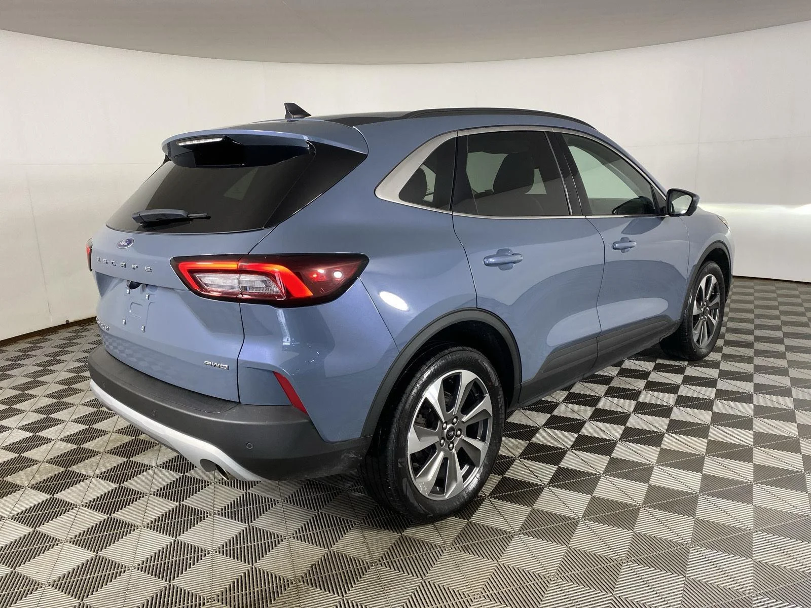 Used 2023 Vapor Blue Ford Platinum image 10