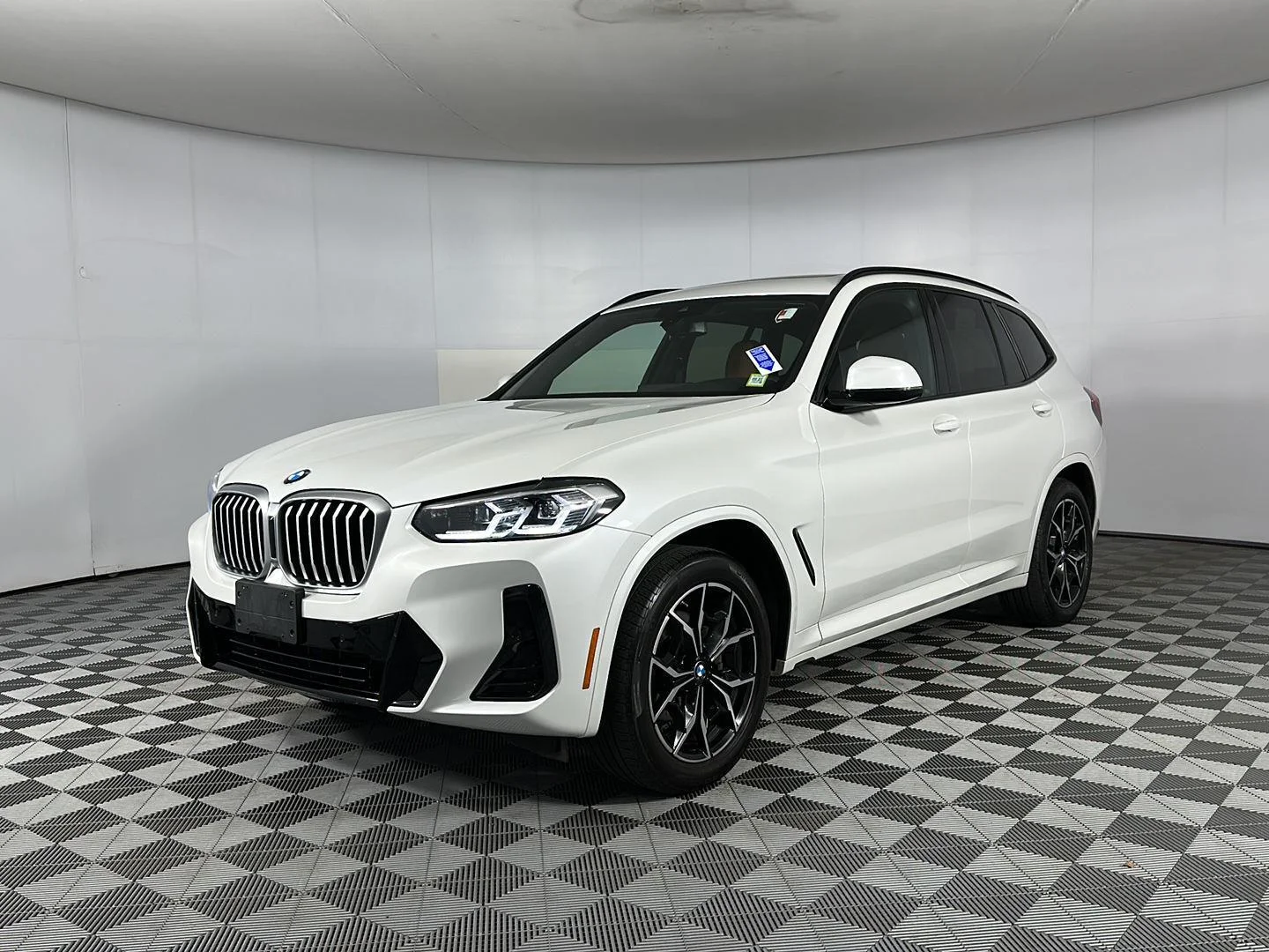 Used 2024 Mineral White Metallic BMW xDrive30i image 3