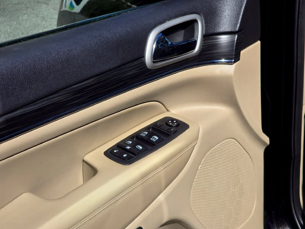 Used 2020 Black Jeep Limited image 38