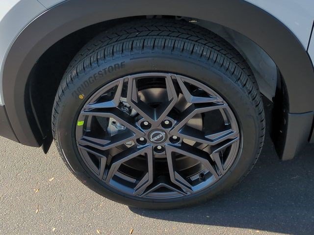 New 2026 Aspen White TriCoat / Super Black Two-tone Nissan SR image 17