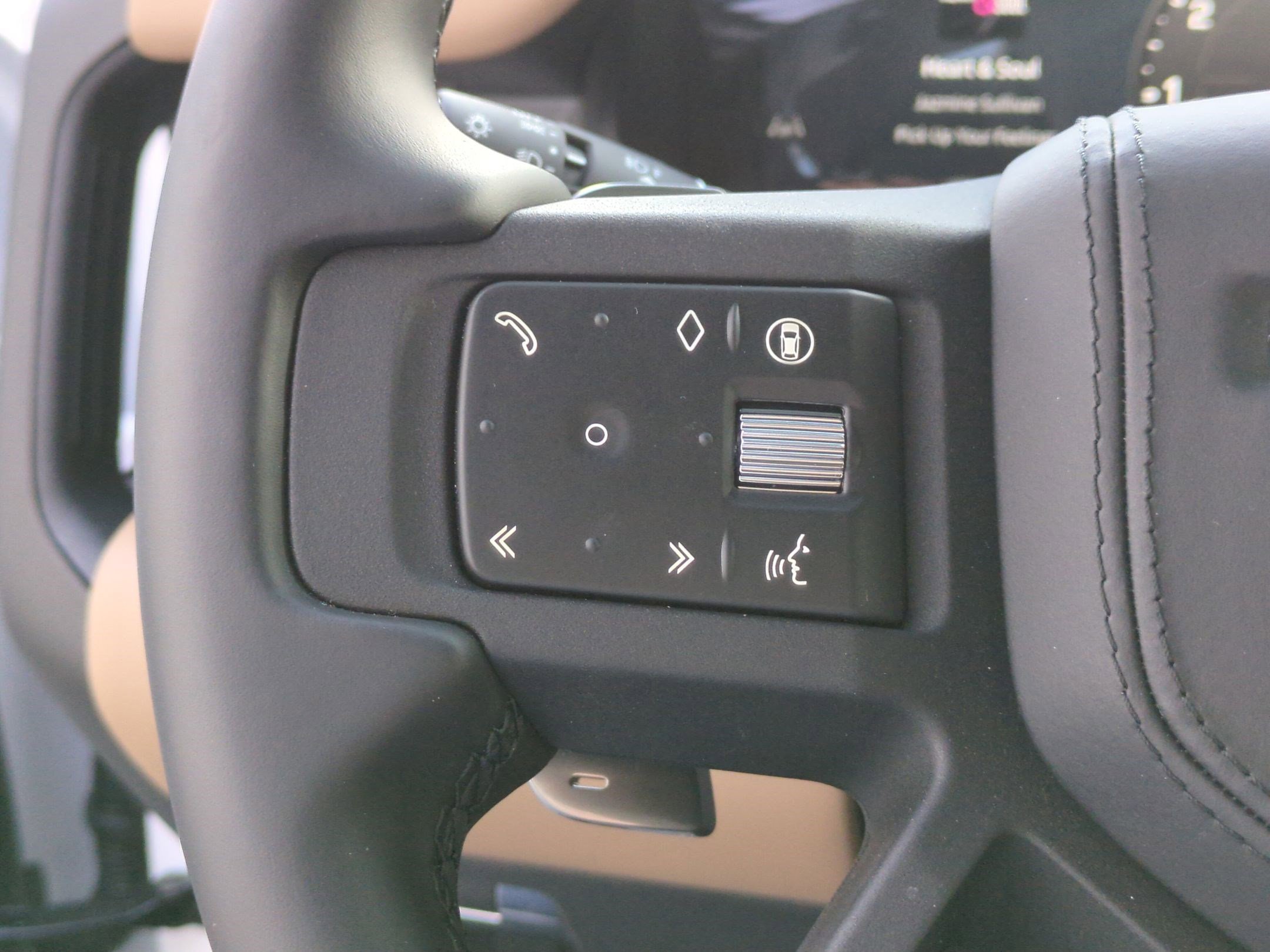 2026 Land Rover Defender V8 - Photo 14