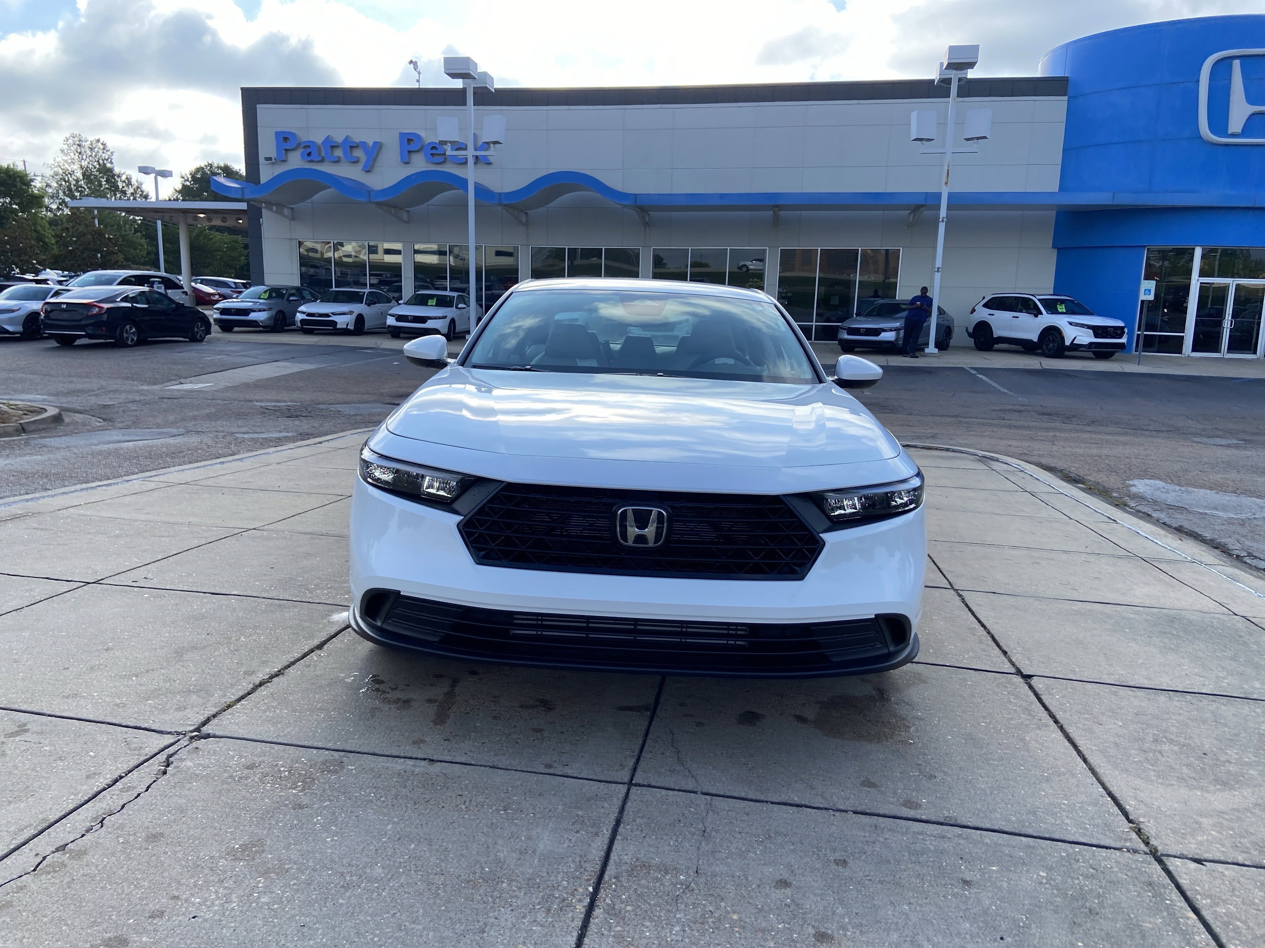 New 2026 Platinum White Pearl Honda LX image 3