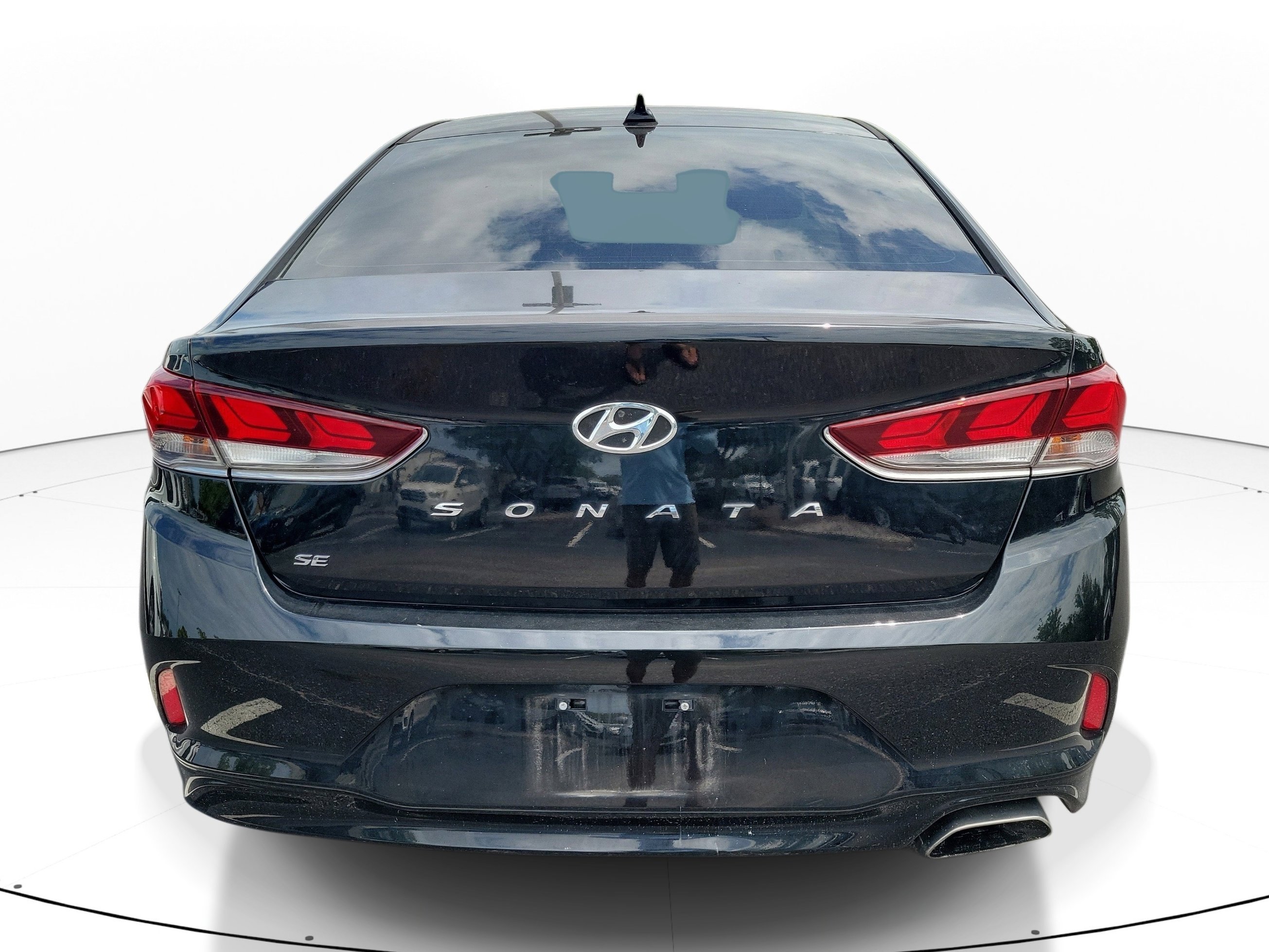 Used 2018 Phantom Black Hyundai SE image 4