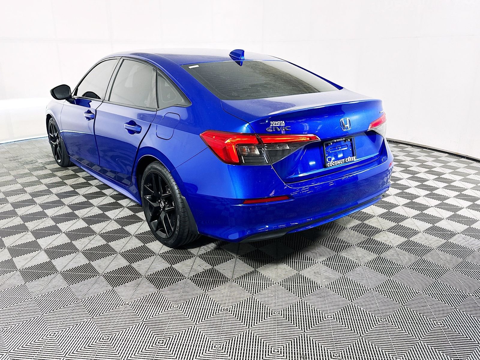 Used 2023  Honda Sport image 5