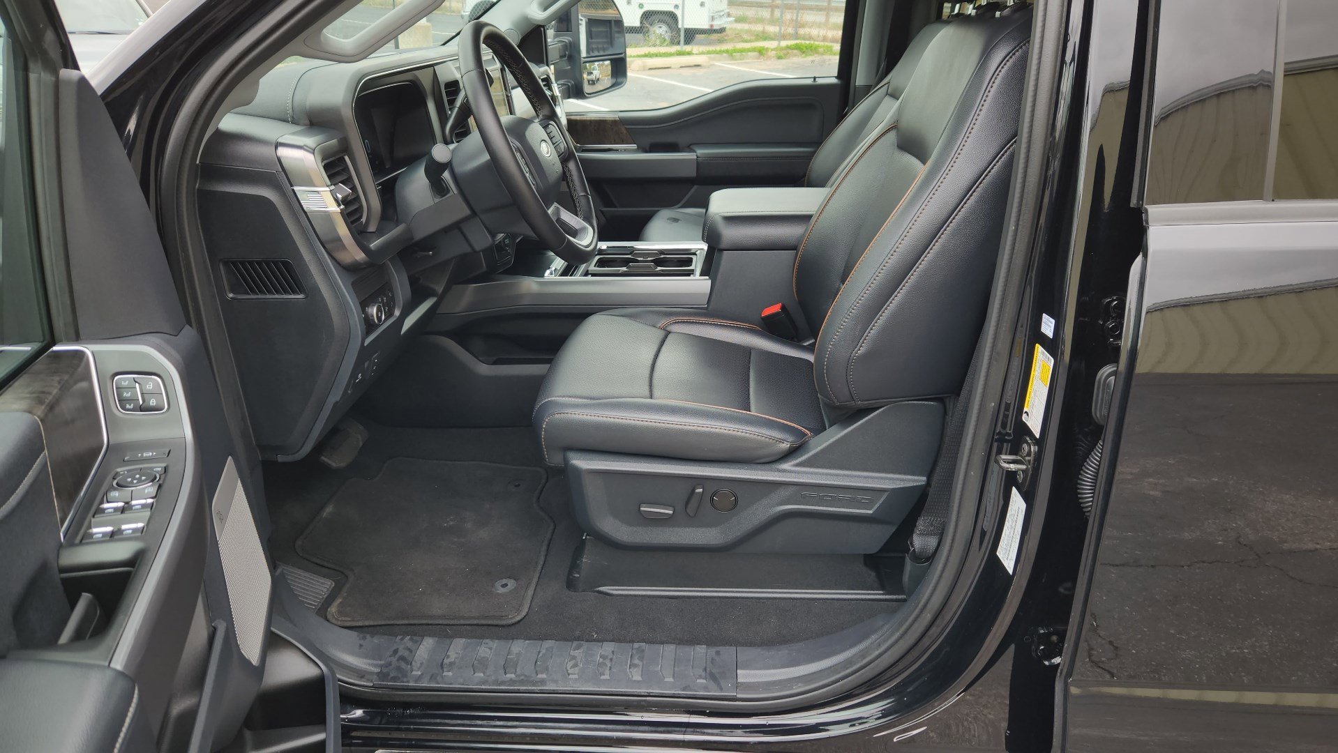 Used 2025 Black Metallic Ford LARIAT image 23