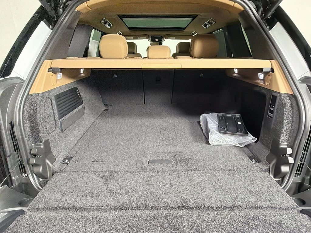 New 2026 Fuji White Land Rover SE image 28