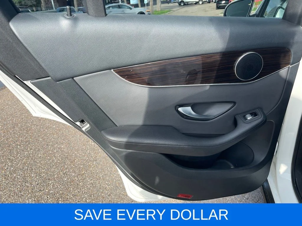 Used 2020  Mercedes-Benz GLC 300 image 22