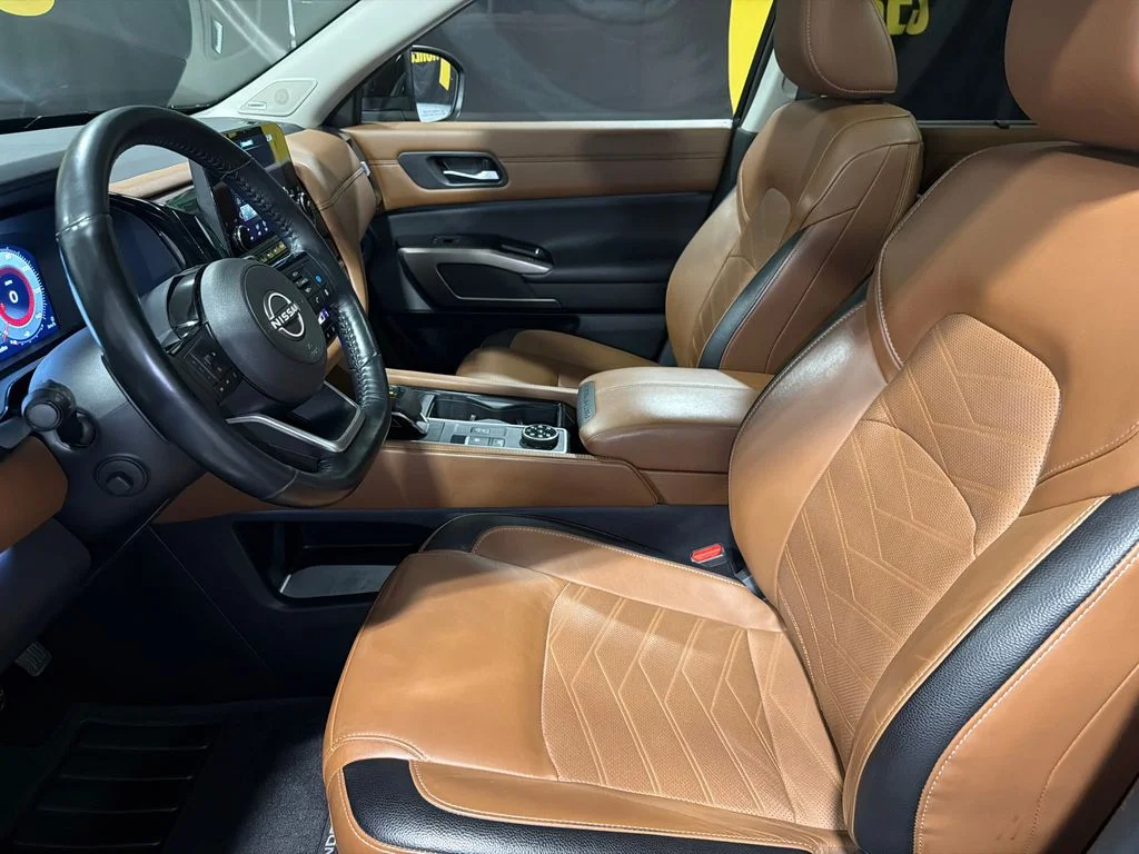 Used 2024 Super Black Nissan Platinum image 13
