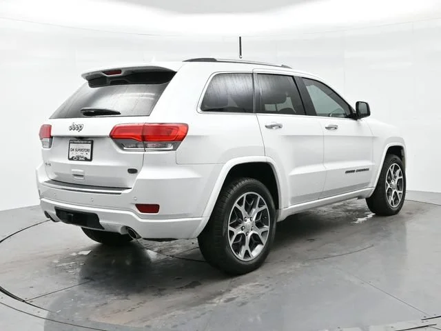 Used 2019 Ivory 3-coat Jeep Overland image 7