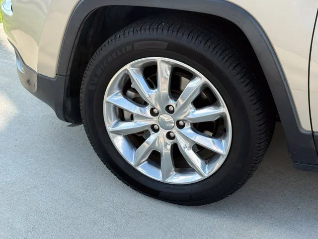 Used 2015 Beige Jeep Limited image 4