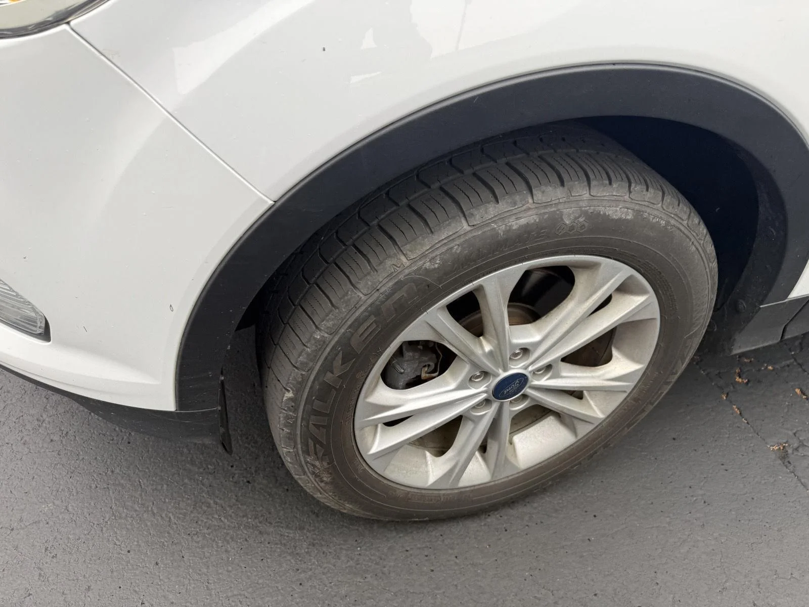 Used 2019 Wh Ford SE image 9