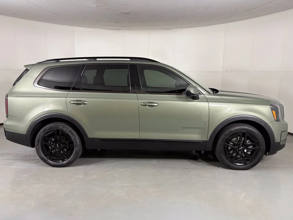 Used 2024 Green Kia EX X-Line image 8