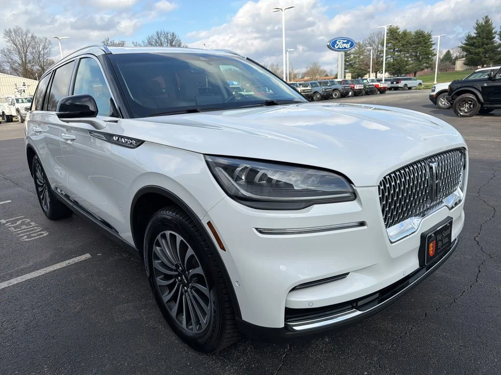Used 2023 Pristine White Lincoln Reserve image 7