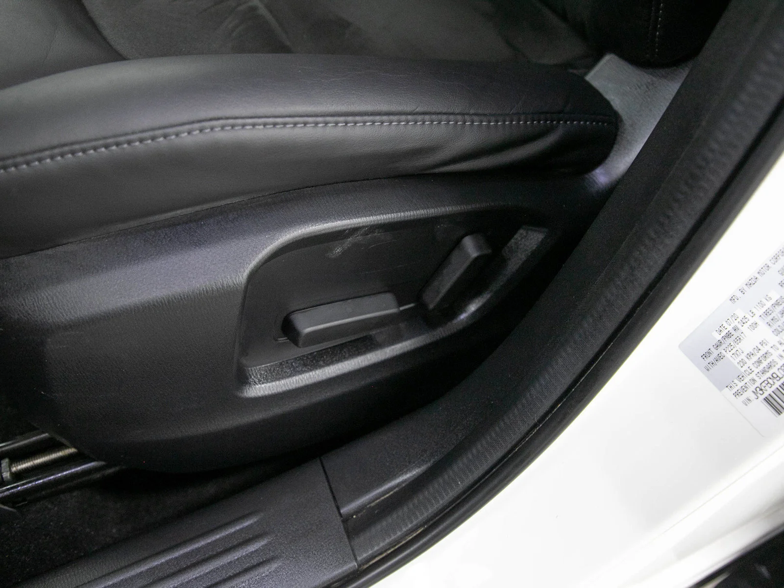 Used 2020 Snowflake White Pearl Mica Mazda Touring image 22