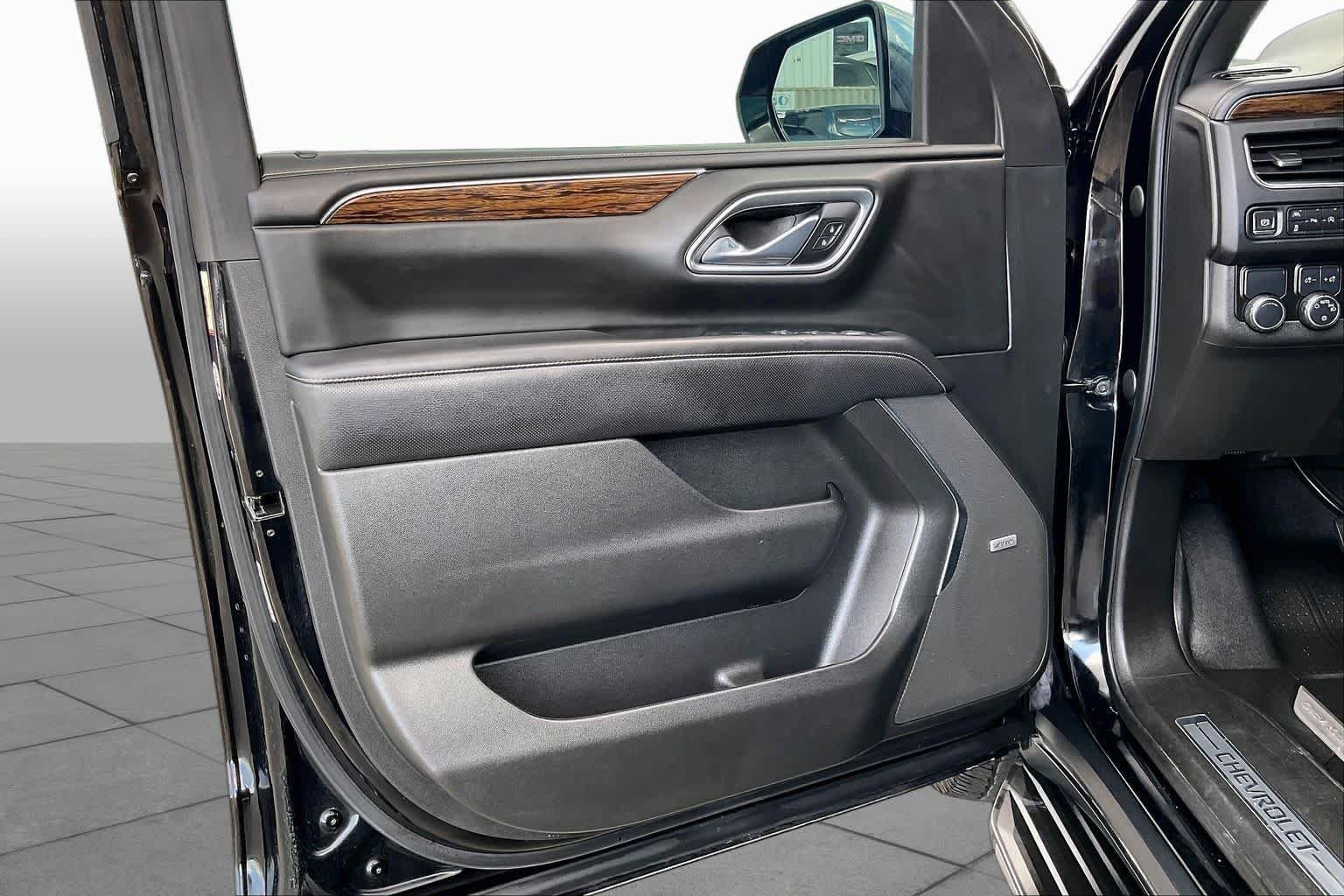 Used 2024 Ebony Twilight Metallic GMC SLE image 22
