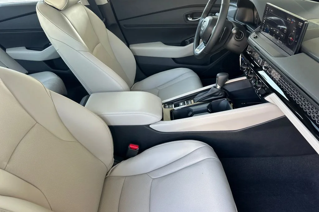 New 2026 Urban Gray Pearl Honda Touring image 16