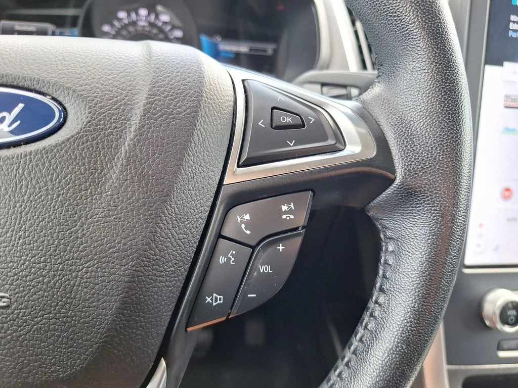 Used 2023 Oxford White Ford SEL image 17