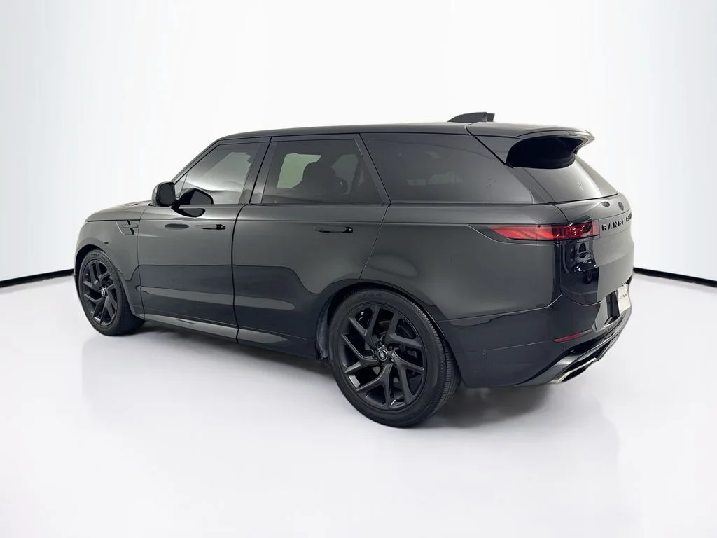 Used 2023 Black Land Rover SE Dynamic image 7