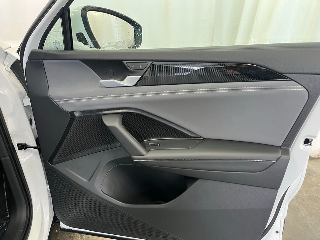 New 2026 White/off-white Volkswagen 2.0T SE image 11