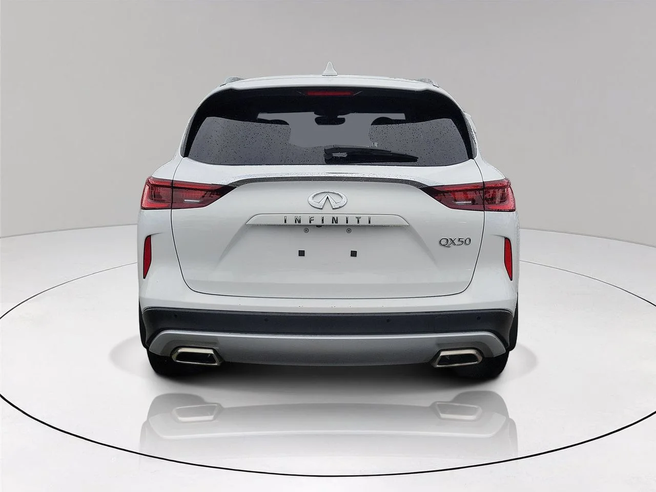 Used 2023 White INFINITI LUXE image 5