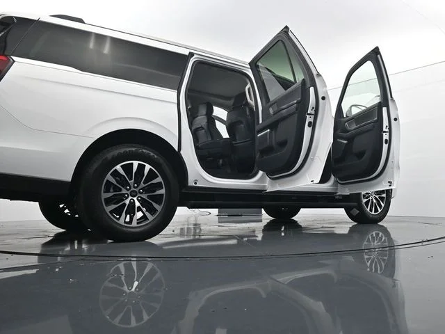 Used 2025 White Ford Platinum image 49