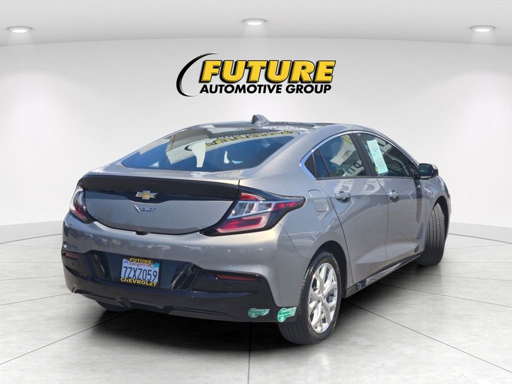 Used 2017 Gray Chevrolet Premier image 4