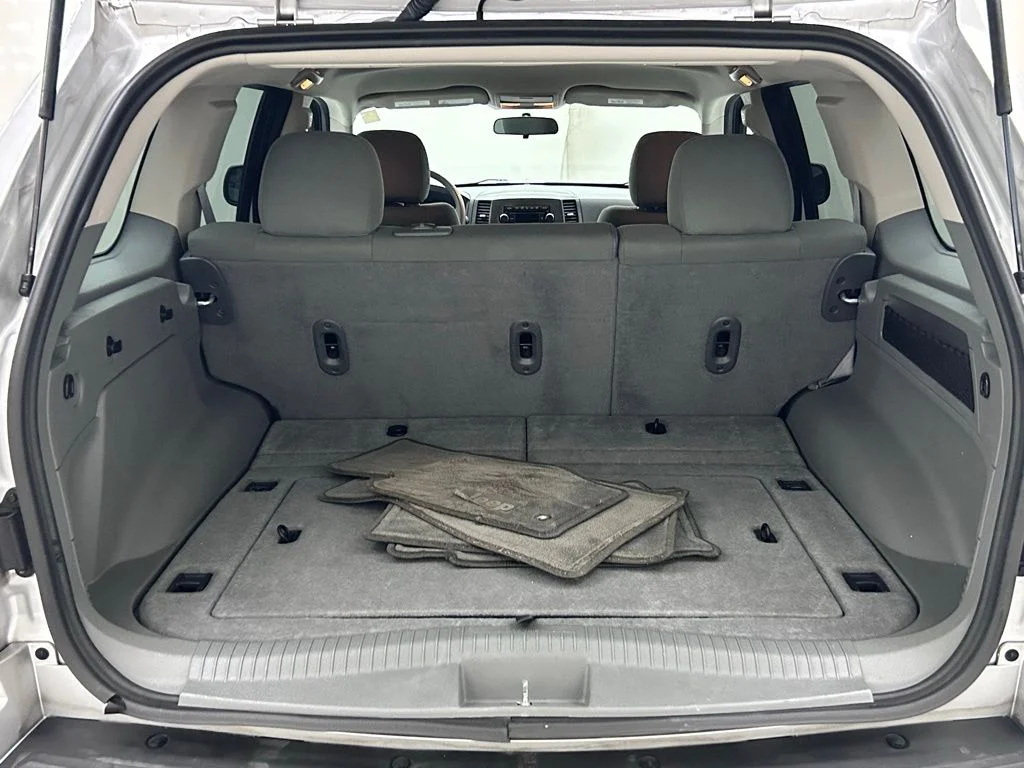 Used 2007 Silver Jeep Laredo image 9