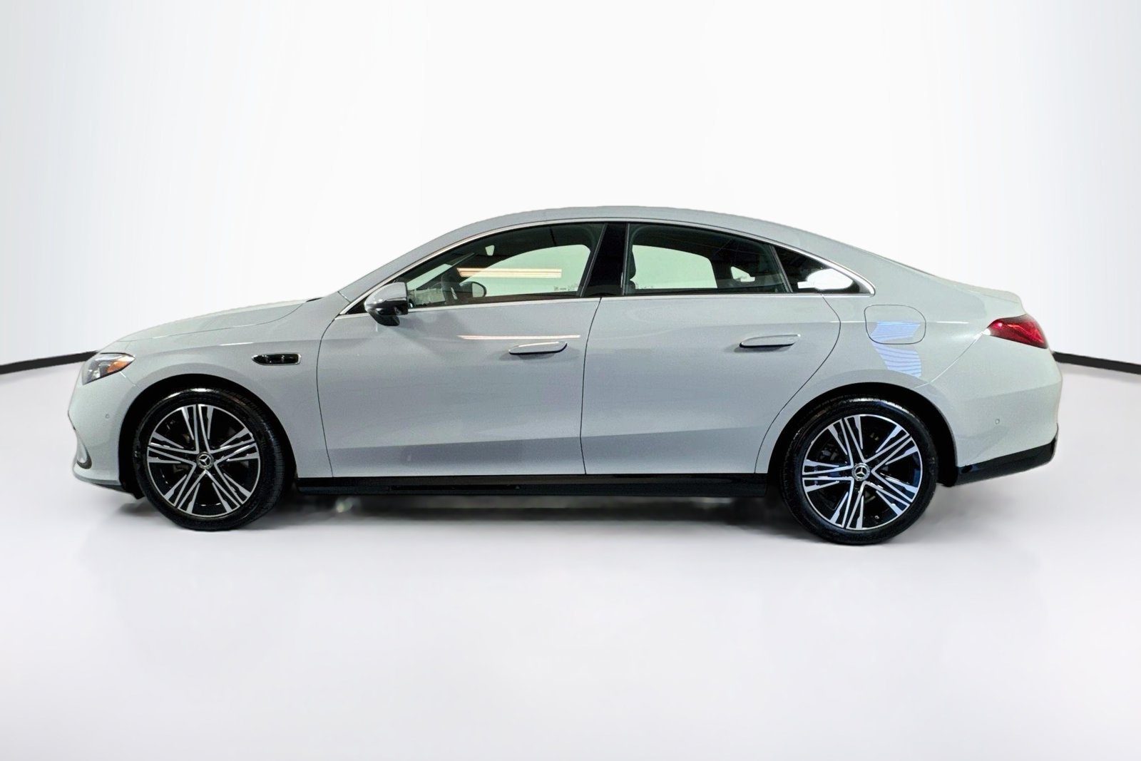 New 2027 MANUFAKTUR Alpine Grey Mercedes-Benz CLA 220 Hybrid image 8