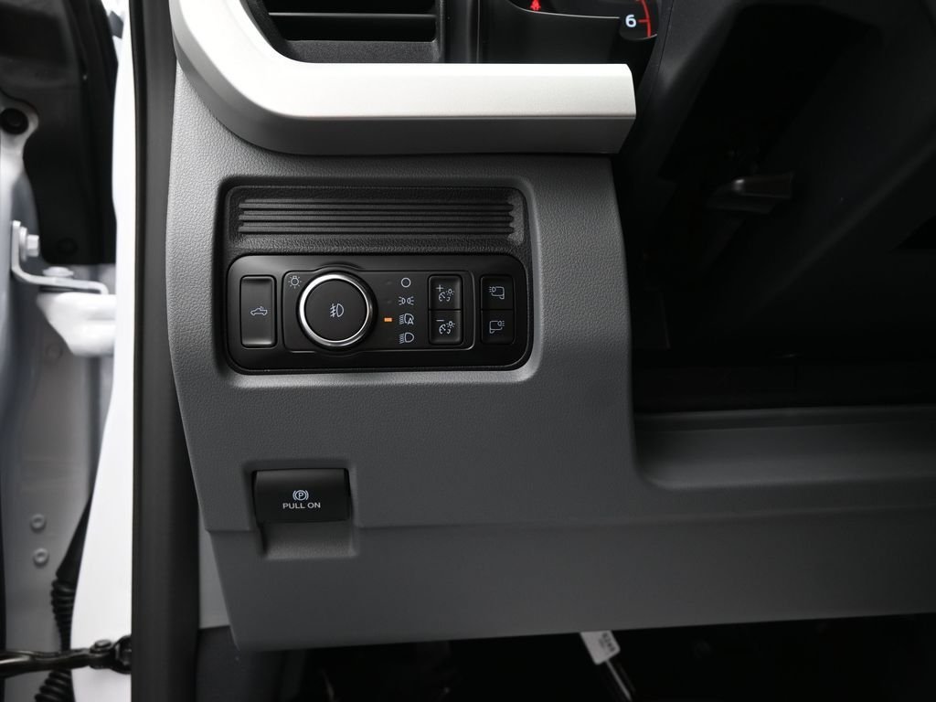 New 2026 Oxford White Ford XLT image 11
